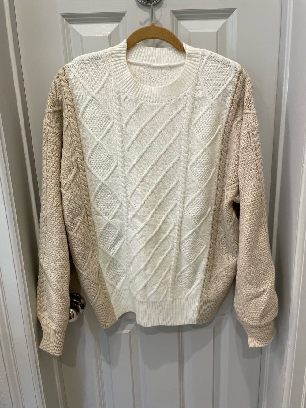 Classic Cable Knit Women's Oversized Sweater - Cream & Beige